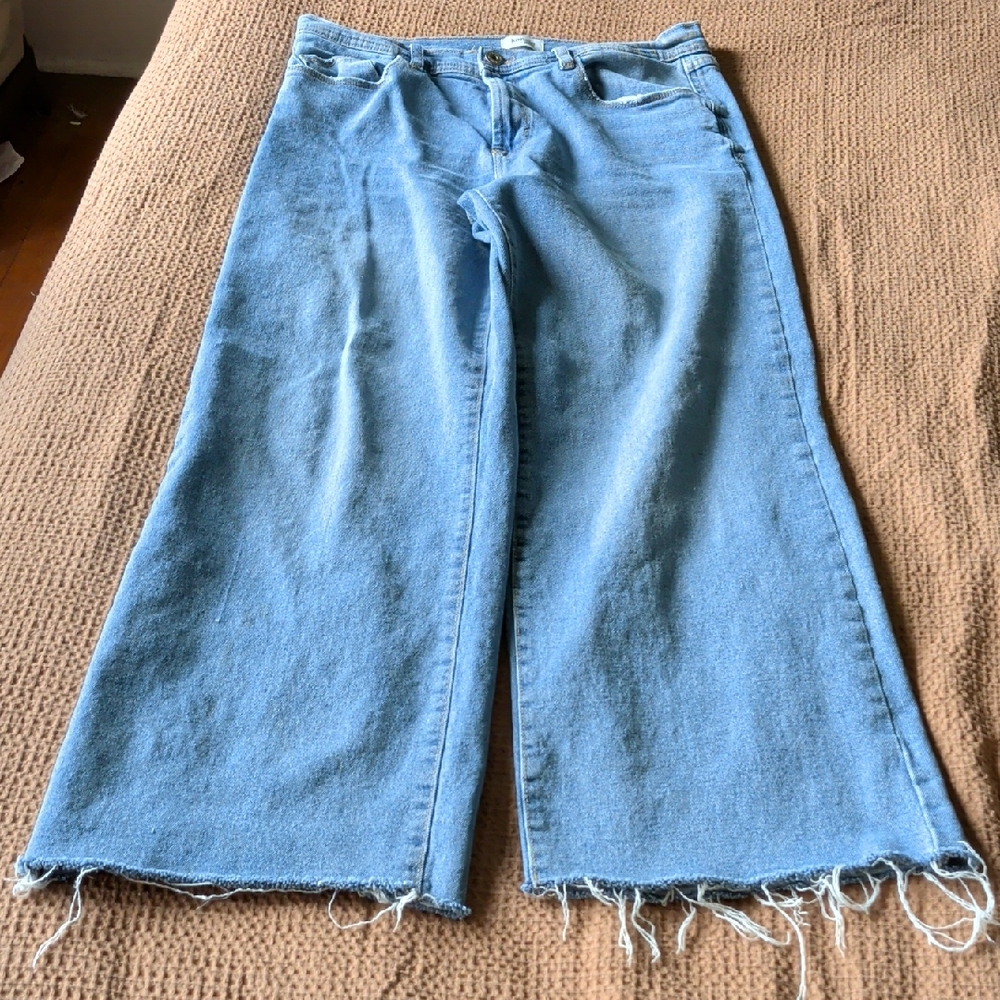 Kensie Light Blue Wide Leg Jeans with Distressed Hem